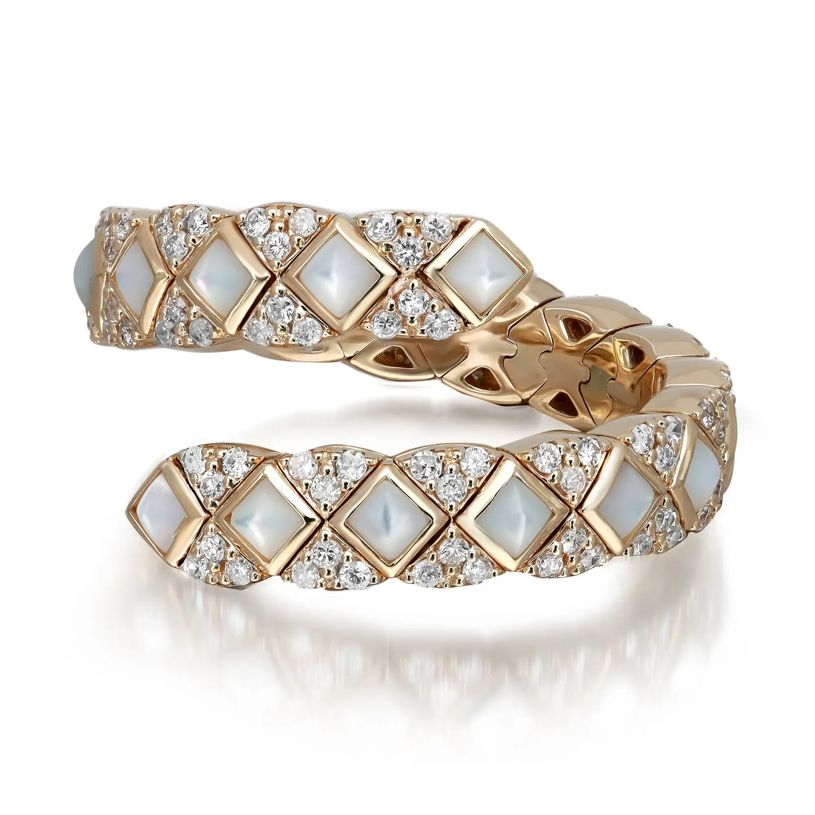 Спиральное кольцо из Белого перламутра и бриллианта весом 060 Карата из Желтого Золота 14 Карат 619390₽