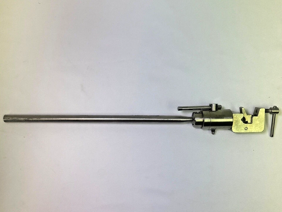 Brazo retractor quirúrgico ajustable montado en mesa con abrazadera Foto 3 de 4