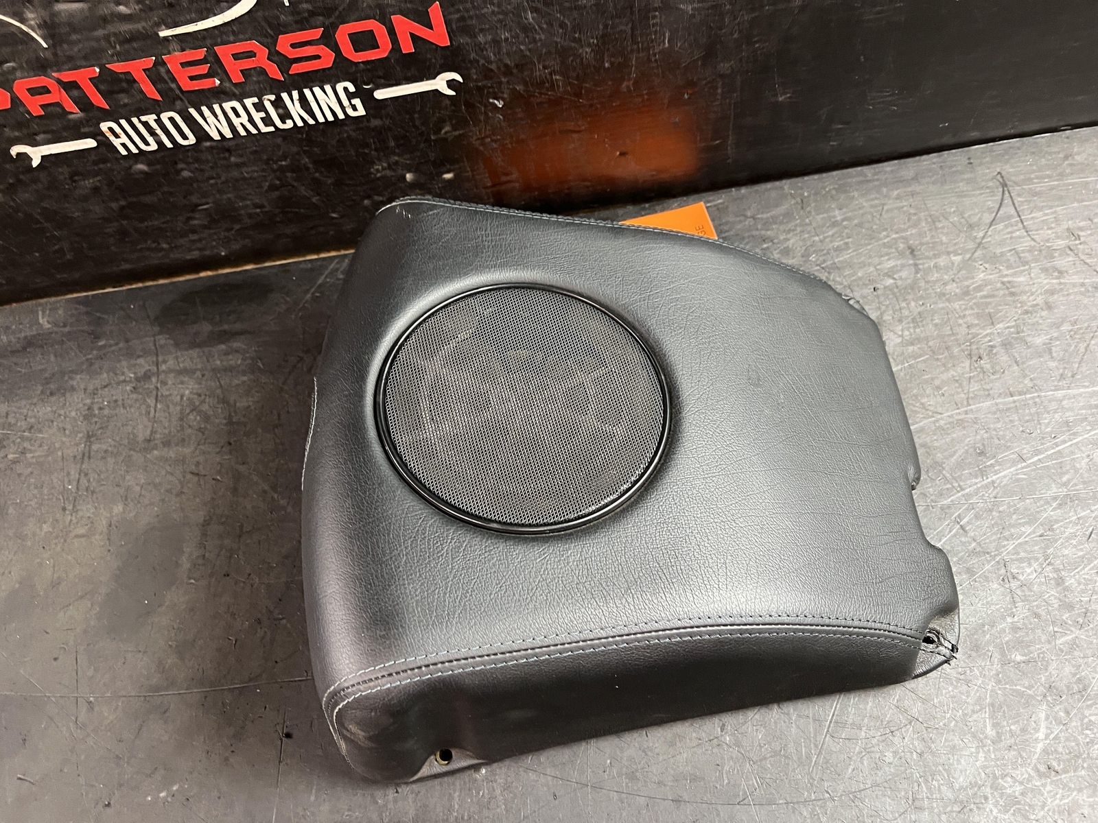 02-06 MASERATI SPYDER REAR SUBWOOFER SPEAKER BOX ID 1250123000