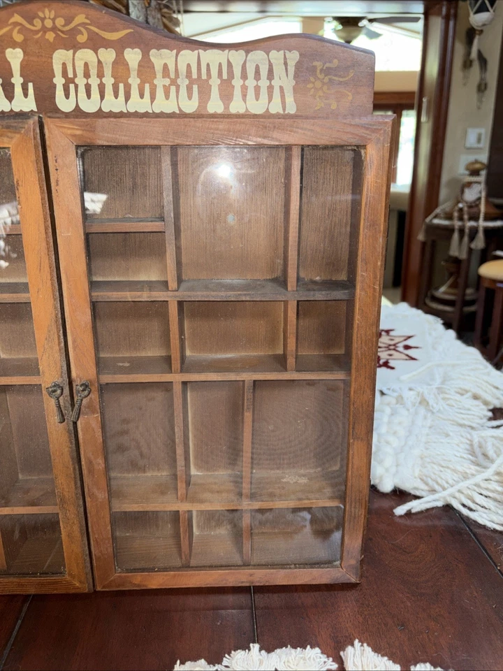 Vitrina de pared de vidrio madera colección personal de colección caja de sombra baratija años 70’s 1 Foto 2 de 4