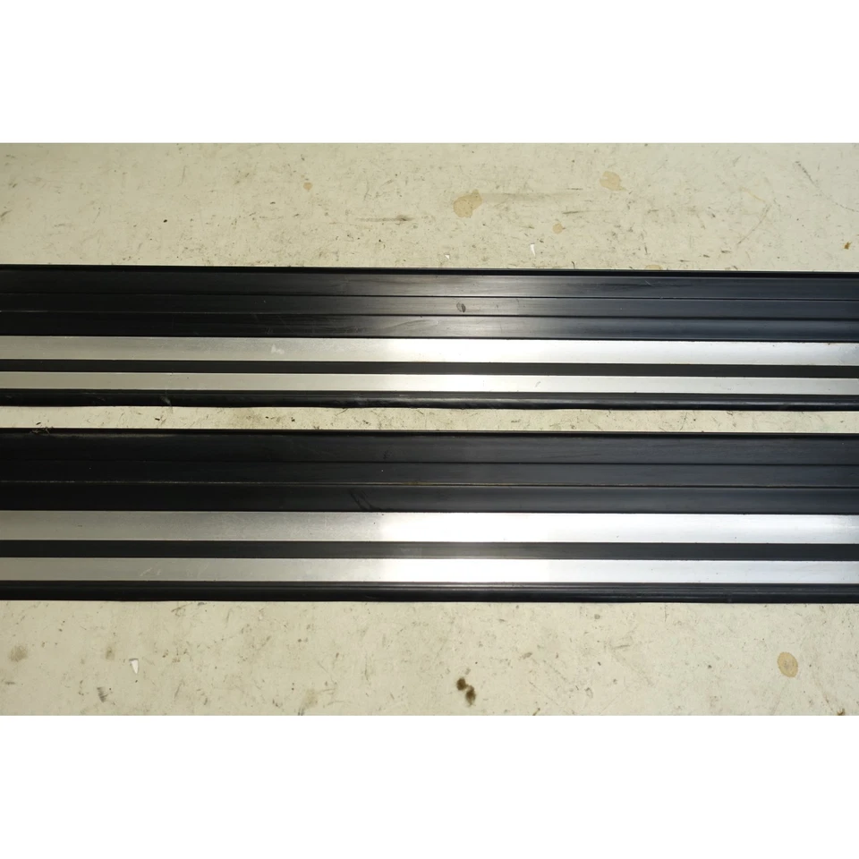 Пара черных хромированных накладок на порог двери BMW E36 1992-1999 годов выпуска от оригинального производителя - Изображение 3 из 4