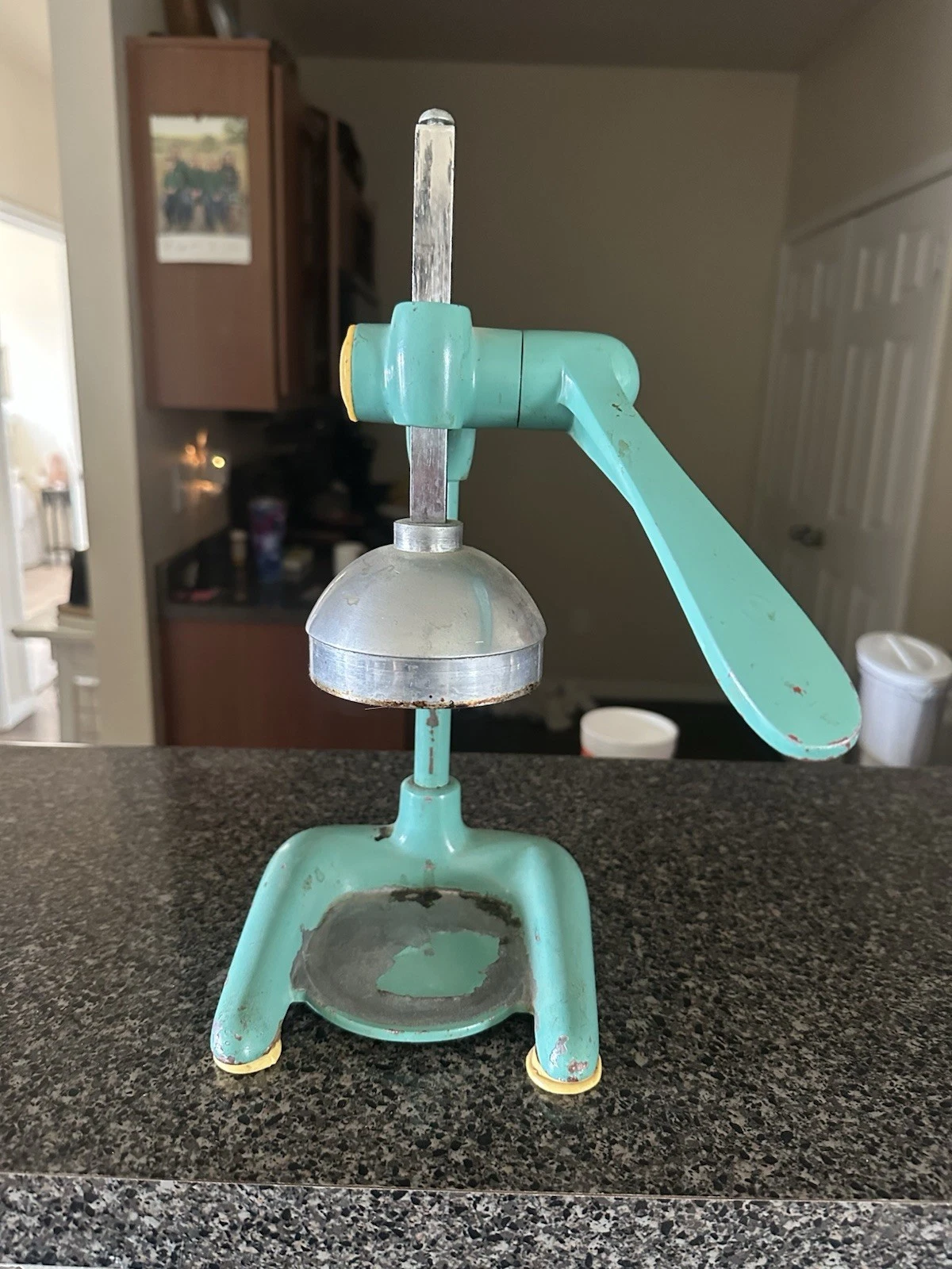 Vintage manual mid-20th century juicer made by Metrokan