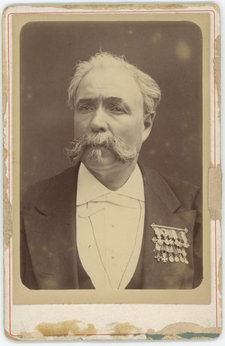 Schrank 1883. Mann Mit Medaille, Seenotretter? Zu Identifizieren. Miniaturen.