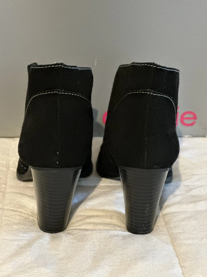 Connie Black “Farrah” Leather Lace Up Block Heels Ankle Boots/Booties 9.5M - Image 3 of 4