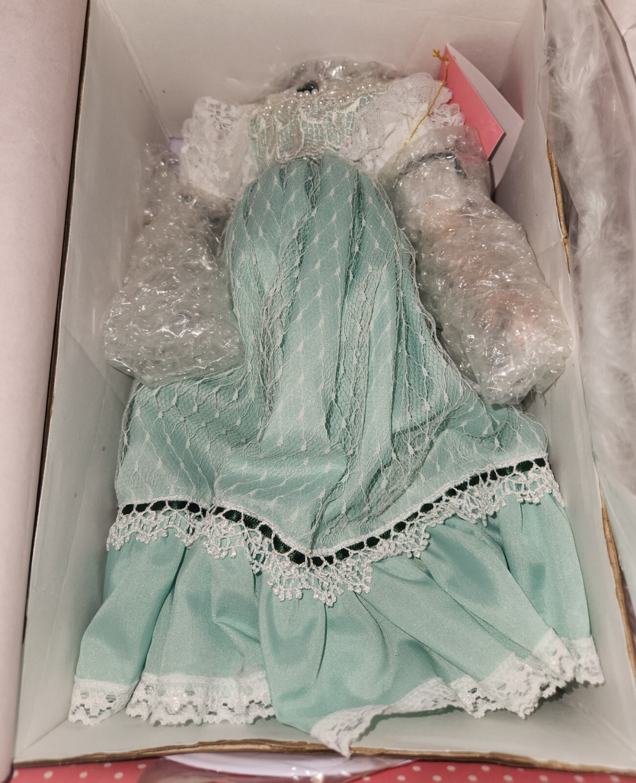 Paradise Galleries The Treasury Collection "Blarney Stone"