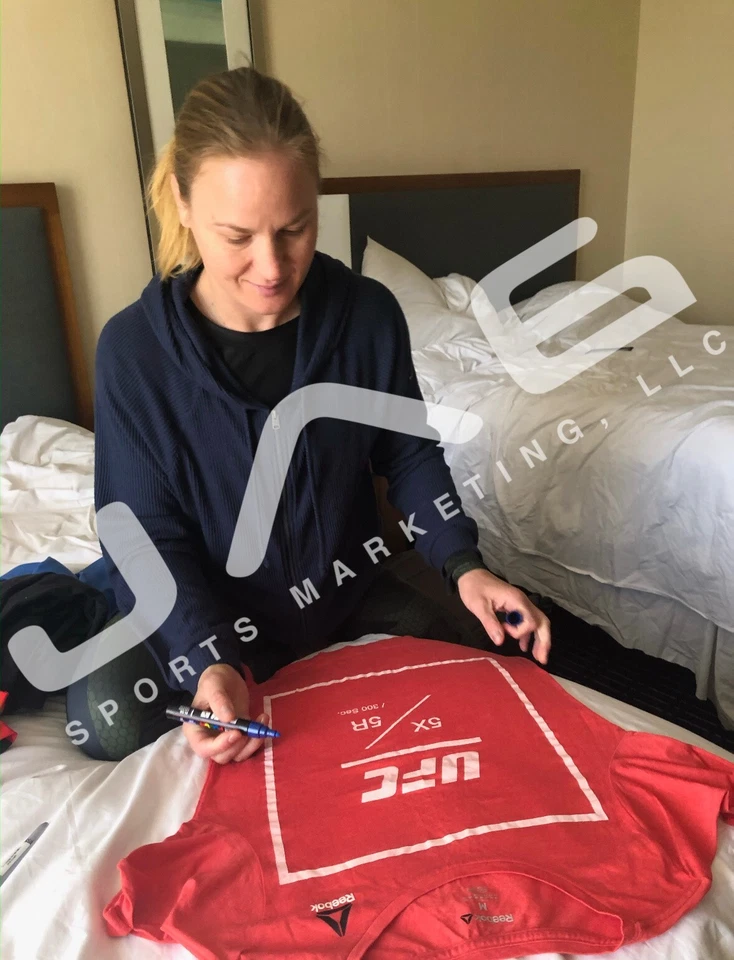Camisa firmada autografiada por Valentina Shevchenko UFC Training Usada LOA MMA Foto 4 de 4