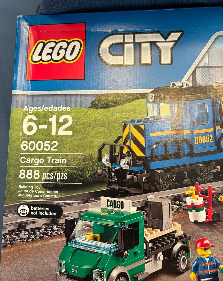 Lego City: 60052 tren de carga con funciones eléctricas 2014 retirado ~ nuevo y sellado~ Foto 2 de 4