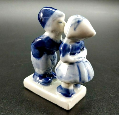 Delft Blue Hand Painted Boy and Girl Kissing Couple Holland Figurine 2.5 in - Picture 11 of 12