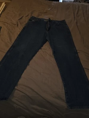 Wrangler Relaxed Fit Jeans Mens 42 X 32 Medium Wash Western Workwear Blue Denim - Image 1 of 3