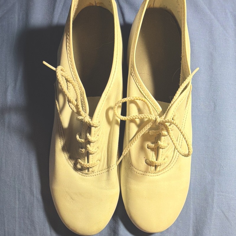 Women's 8M White Stevens Stompers clogging shoes