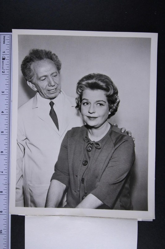 Two 1962 BEN CASEY (S1.E28) Type 1 TV Press Photos~VINCE EDWARDS~(id3816)