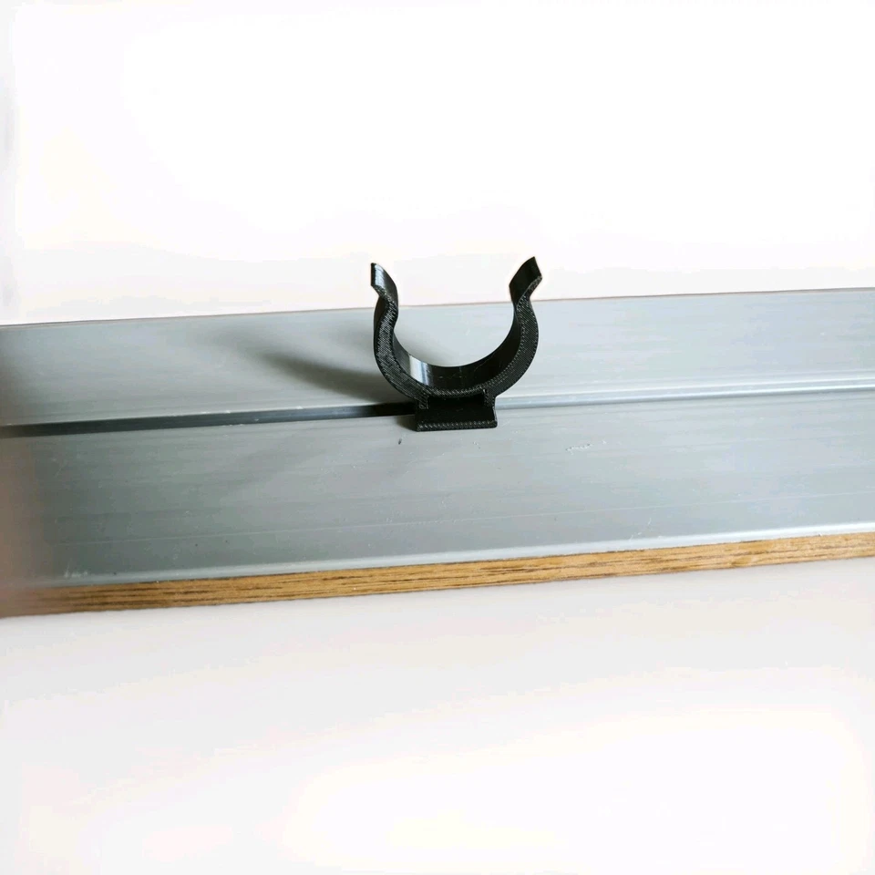 GANCI PER ZOCCOLO A MOLLA GANCIO BATTISCOPA CUCINA 8PZ. - Immagine 2 di 2