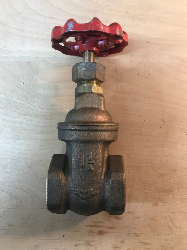 Milwaukee Gate Valve, 1-1/4" FIG 105  Never used