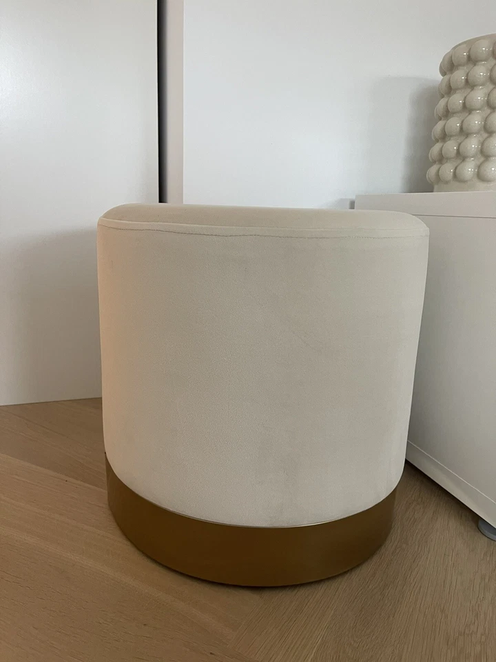 Samt-Hocker Orchid in Cremeweiß von Westwing Collection