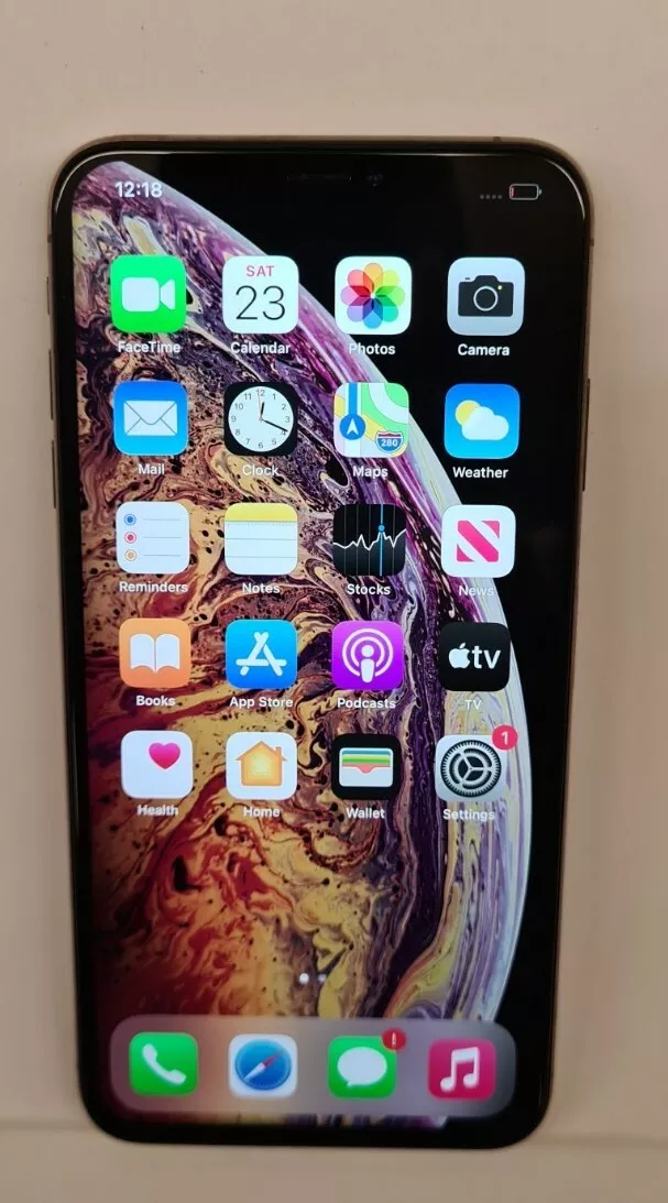 Apple iPhone XS Max Space Gray metro looks very good clean esn read details