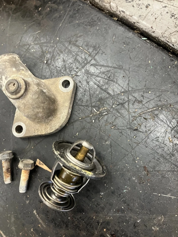 Enchufe de salida doblado SKI DOO Grand Touring 583 1997 Grand 420922480 RW5807 Foto 3 de 3