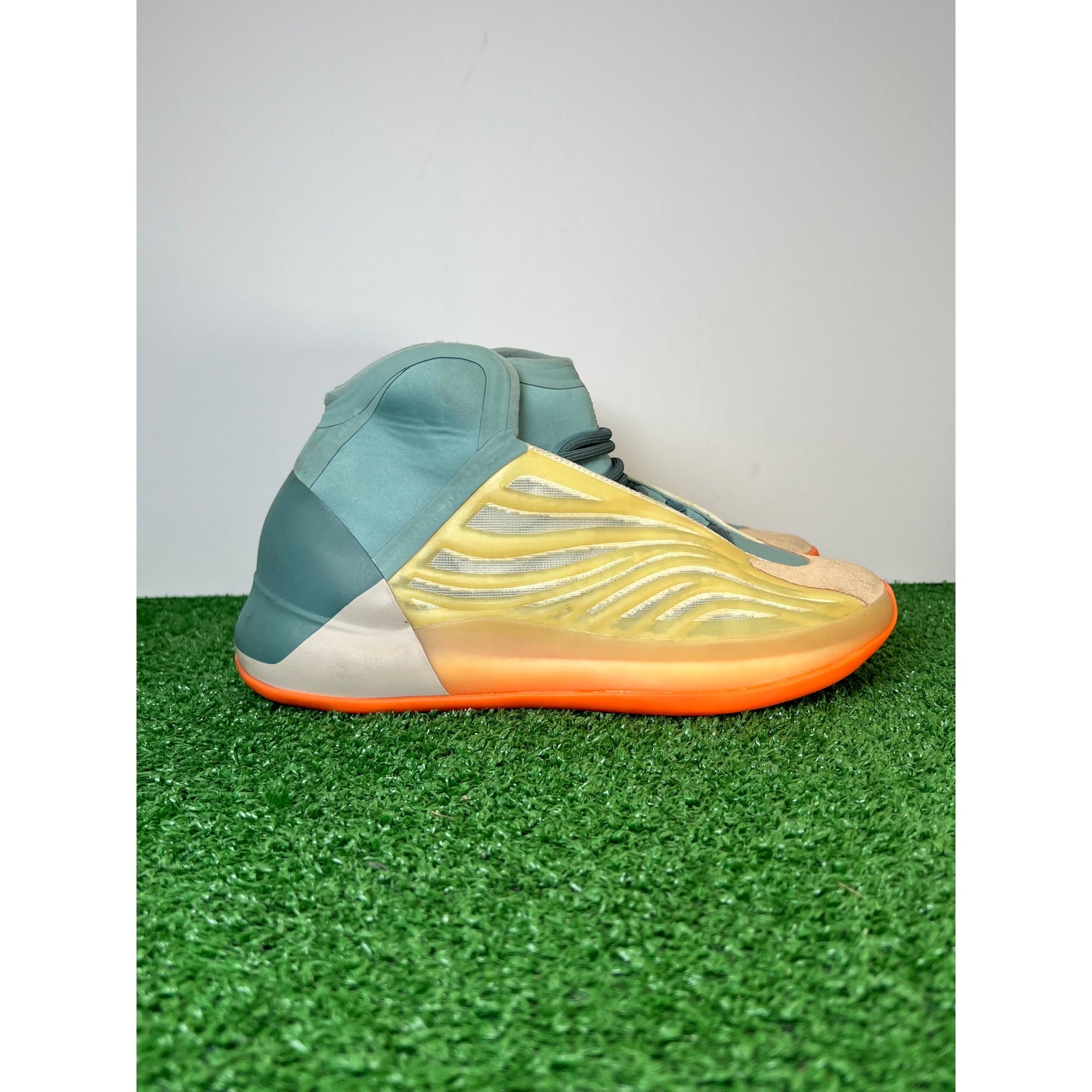 Adidas Yeezy QNTM Hi-Res Coral HP6595 SZ 8 thumbnail 2