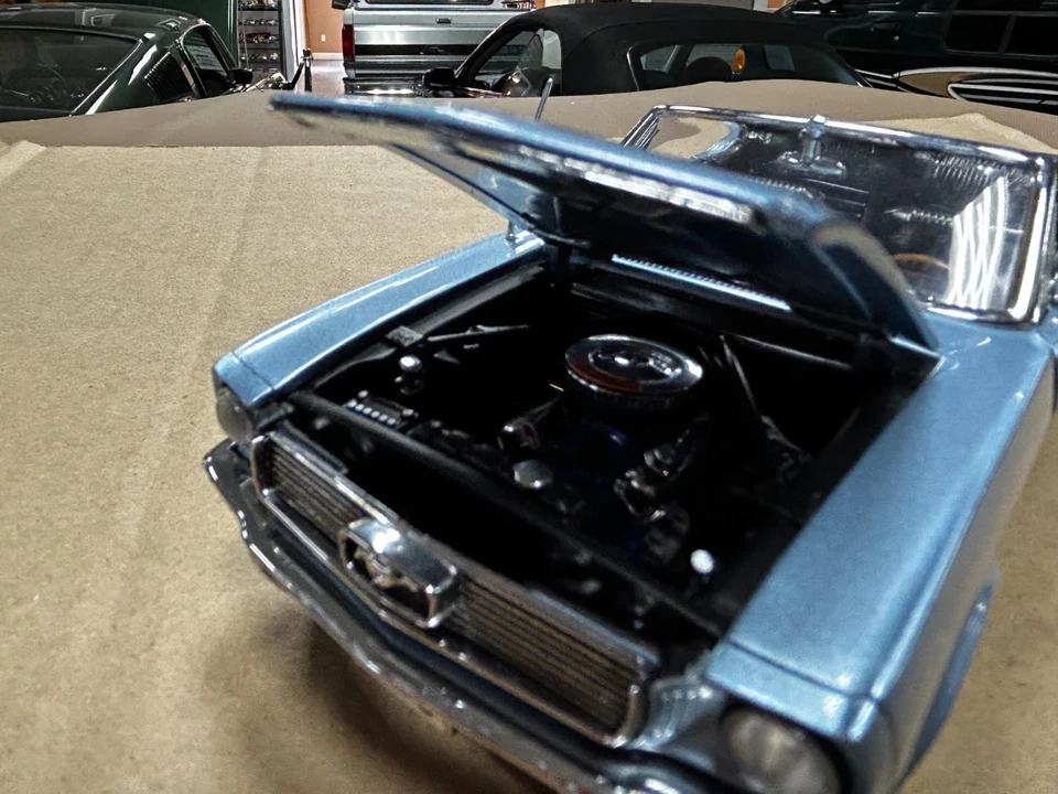 Danbury Mint 1966 Ford Mustang Convertible Limited Edition #123 Model 1:24 Scale - Image 2 of 4