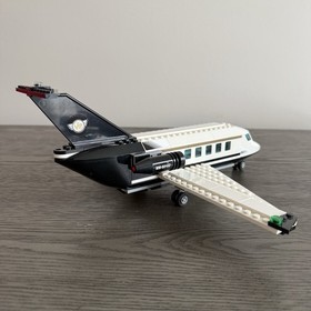 Lego City: Airport VIP Service (60102) 100% Complete with Manuals Retired 2016