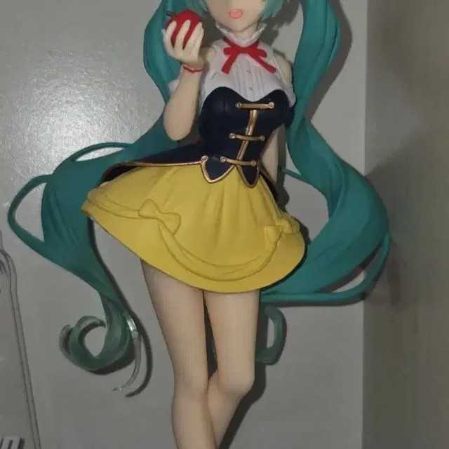 (Urgent)Taito Wonder Land Hatsune Miku Snow White Figure