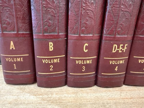 Vintage Books THE AMERICAN EDUCATOR ENCYCLOPEDIA 9 Volumes Burgundy - Foto 3 di 7