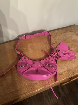【送料&関税込】Balenciaga Fuchsia Leather Le Cagole Xs Shou Balenciaga Fuchsia Leather Le Cagole XS Shoulder Bag – LOZURI®