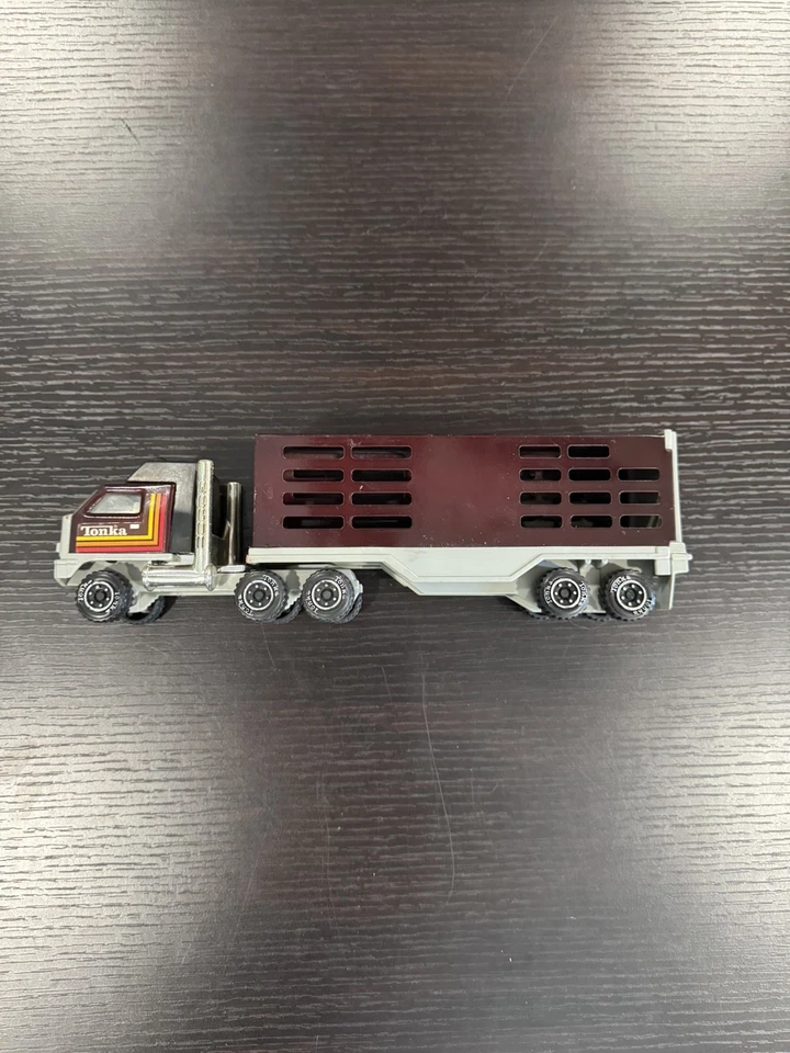 Vintage 1980s Tonka Livestock Semi Truck Cattle Trailer Brown Steel Toy 10.5” - Image 2 of 4
