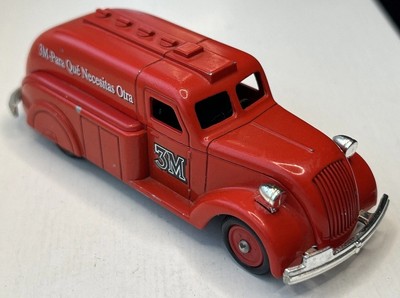 Lledo Dodge Streamliner Tanker Truck 1939 3M What You Need (Spanisch) rot