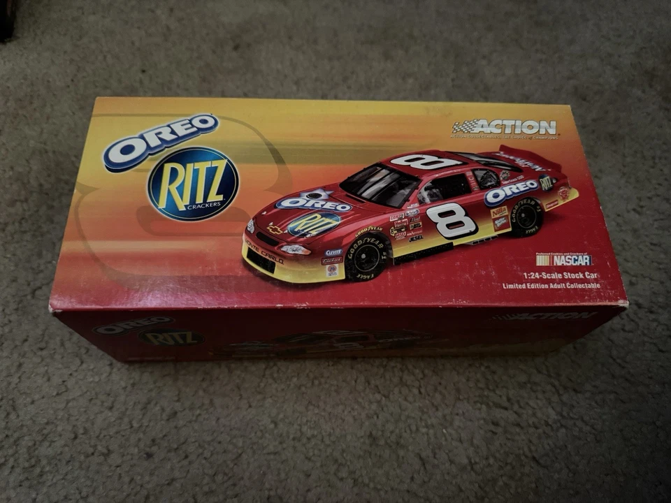 Coche diecast Dale Earnhardt Jr Action 2003 Monte Carlo #8 RITZ OREO 1:24 Foto 2 de 3