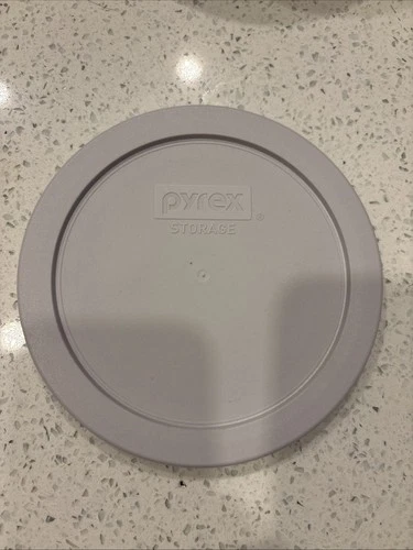 NWOT Pyrex 7201-PC Round 4 Cup Lid Sleek Silver