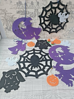 16pc Kids Halloween Decor Bundle: 4mm Felt Props & Wind Up Pumpkin Toys