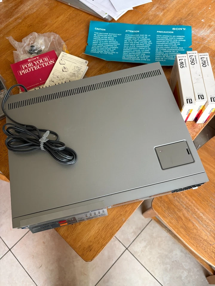 Sony Betamax SL-2500 VCR Probado Funciona De Colección Años 80 Nueva Caja Manuales Cables Limpio Foto 4 de 4