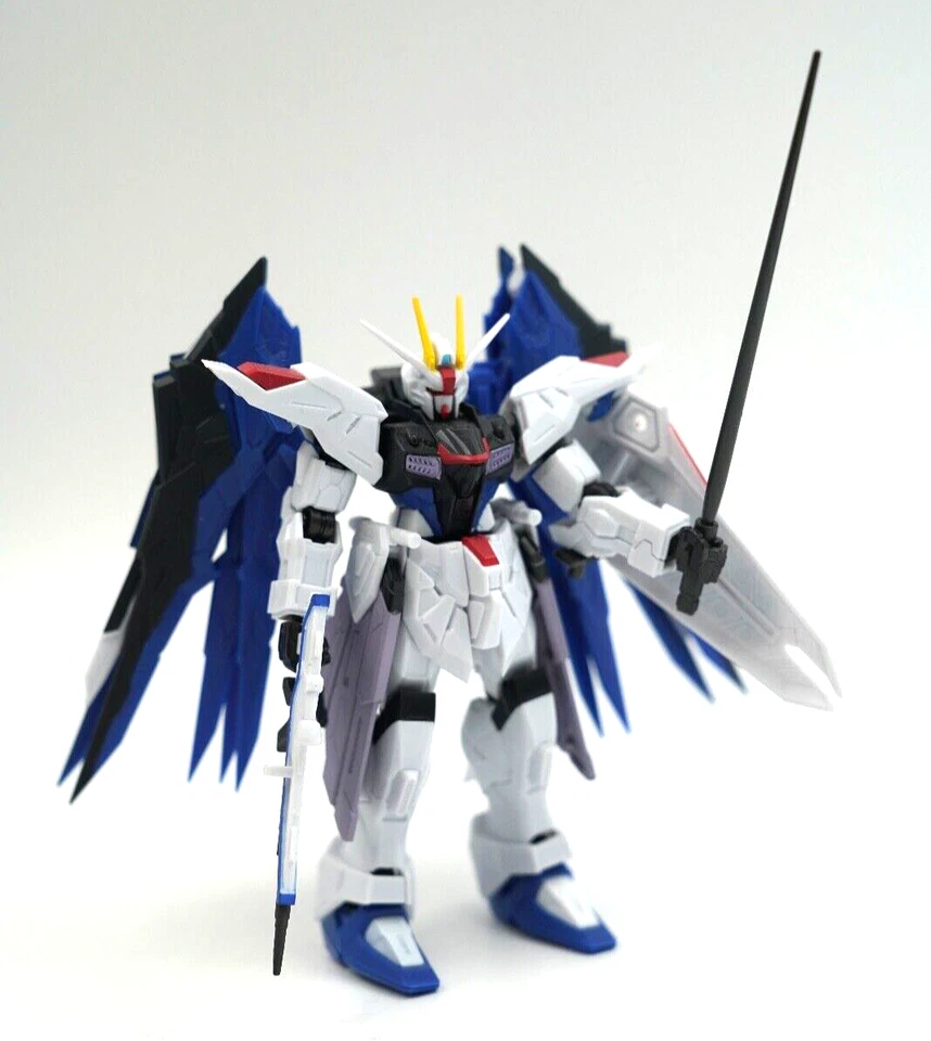 Figura Robot Modelo Plástico Gundam Azul y Blanco con Pistola y Espada Japón Foto 4 de 4