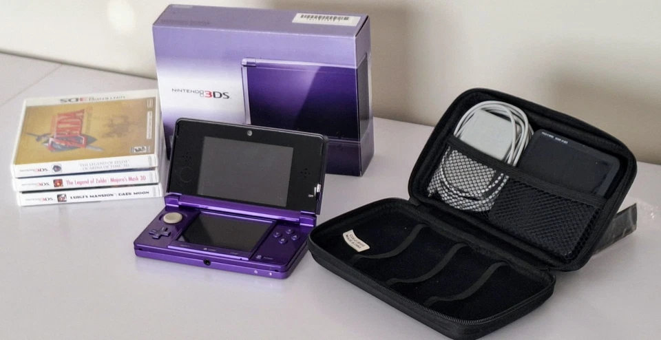Midnight Purple Nintendo 3DS - Embalaje original, almacenamiento y varios juegos incluidos Foto 2 de 4