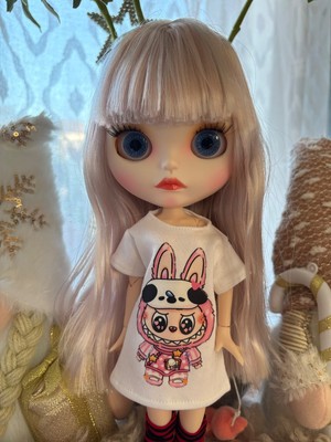 DBS Puppe im Blythe-Stil / lange rosa Haare / matte Haut / mit Outfit