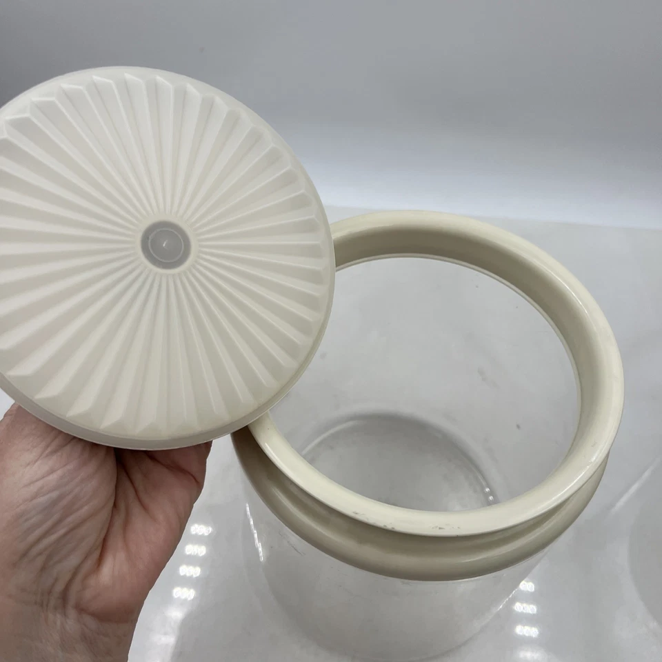 Vintage Tupperware Cannister Storage Container Retro Airlock Button Lid Set of 5 - Image 4 of 4
