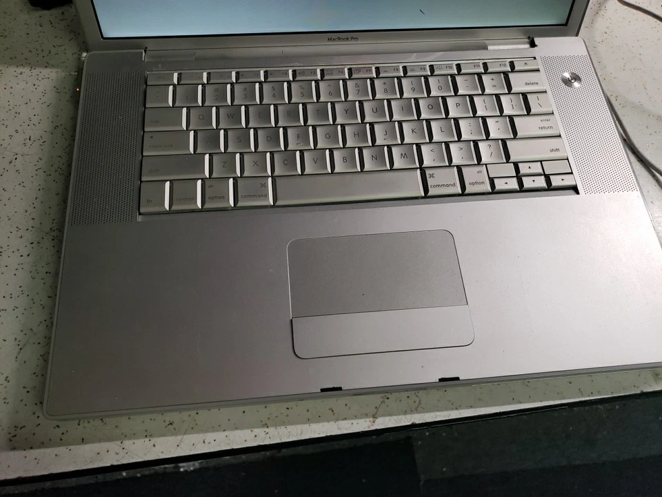 MacBook Pro 15.6" A1150 - Core 2 Duo, read ad free ship - Image 3 of 4