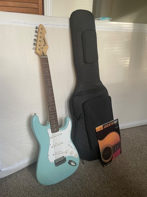 #ad Peavey Raptor Electric Guitar Great Condition w Peavy Soft Case $89.00