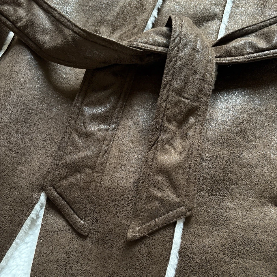 NUEVO CON ETIQUETAS Kenneth Cole Mujer’s Pequeño Marrón Imitación Cuero Gamuza Polar Piel Chaqueta Abrigo Foto 4 de 4