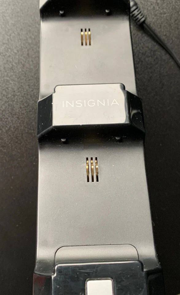 Insignia Xbox One Dual Controller Charger Rechargeable Station - Image 3 of 4