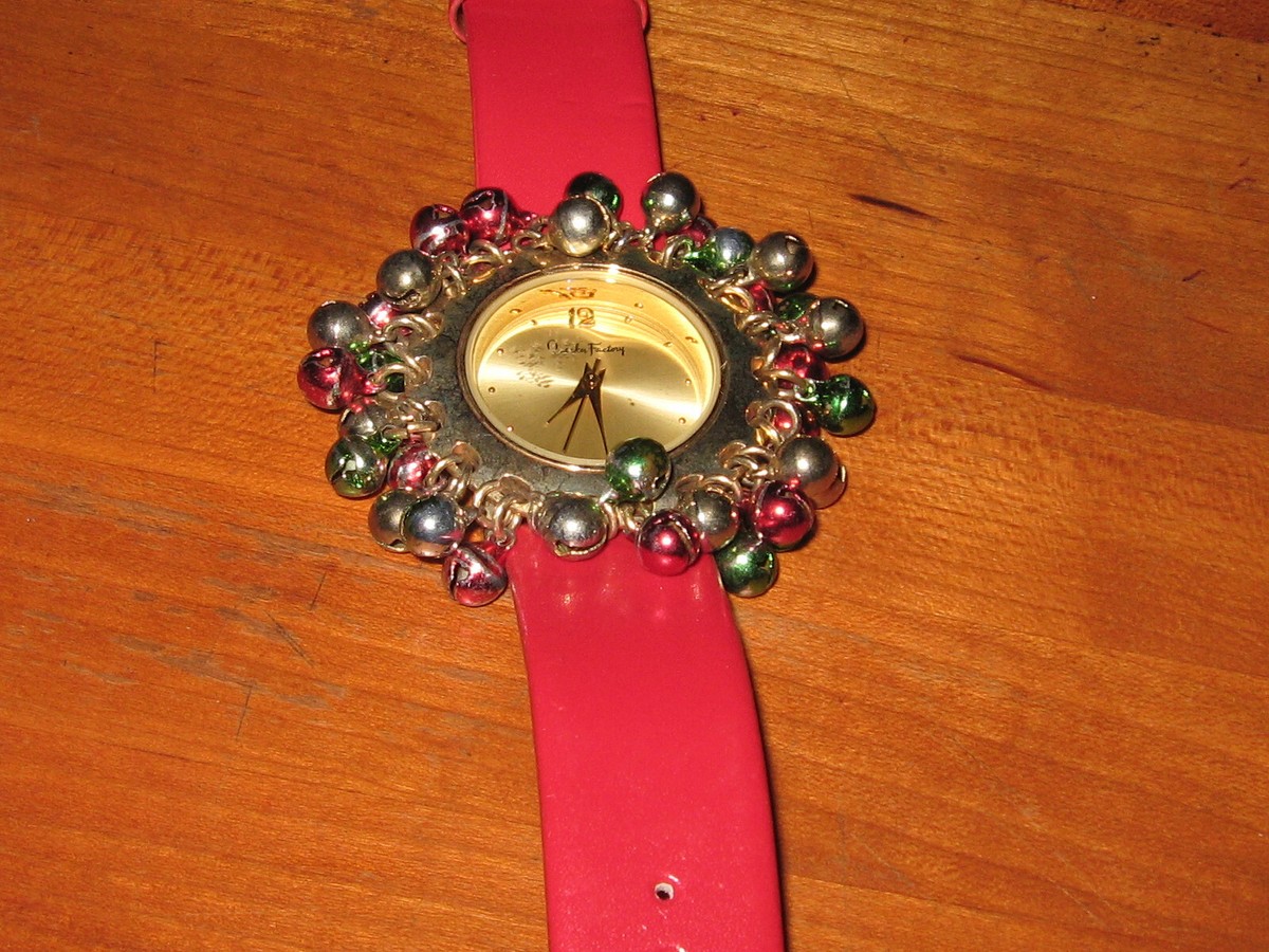 Quacker Factory Watch Women Rhinestone Christmas Tree Hidden Dial Working Vintage Watches TMZ Christmas Tree Watch Gold Stretch Band  main image 4