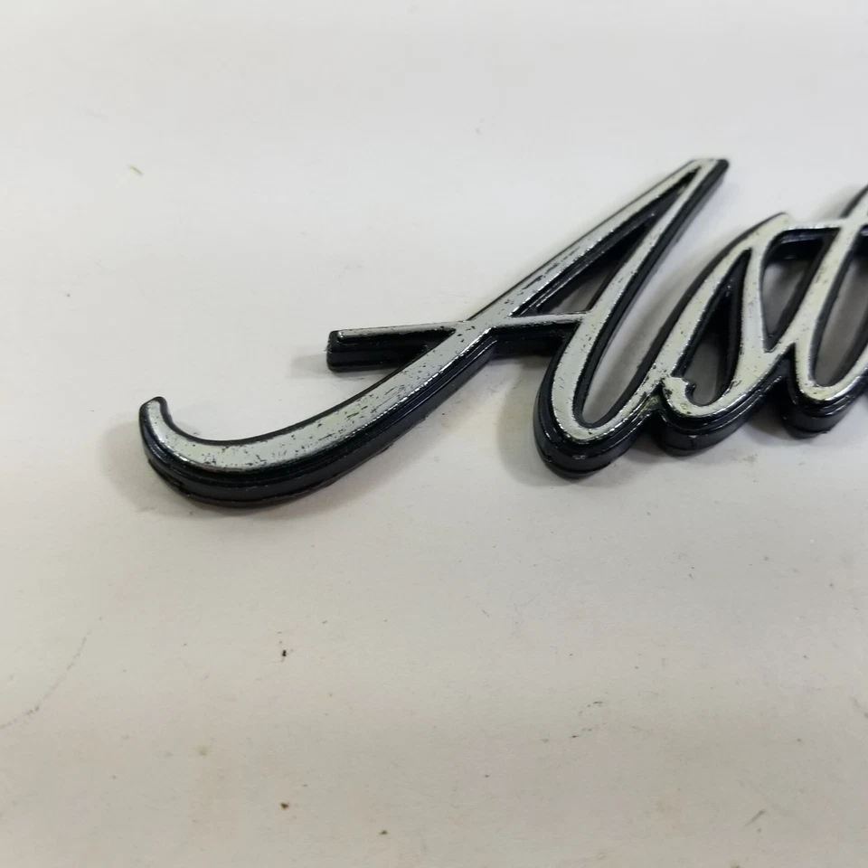 1975-1977 "Astre By Pontiac" guardabarros delantero izquierdo o derecho nombre emblema #738996 Foto 3 de 4