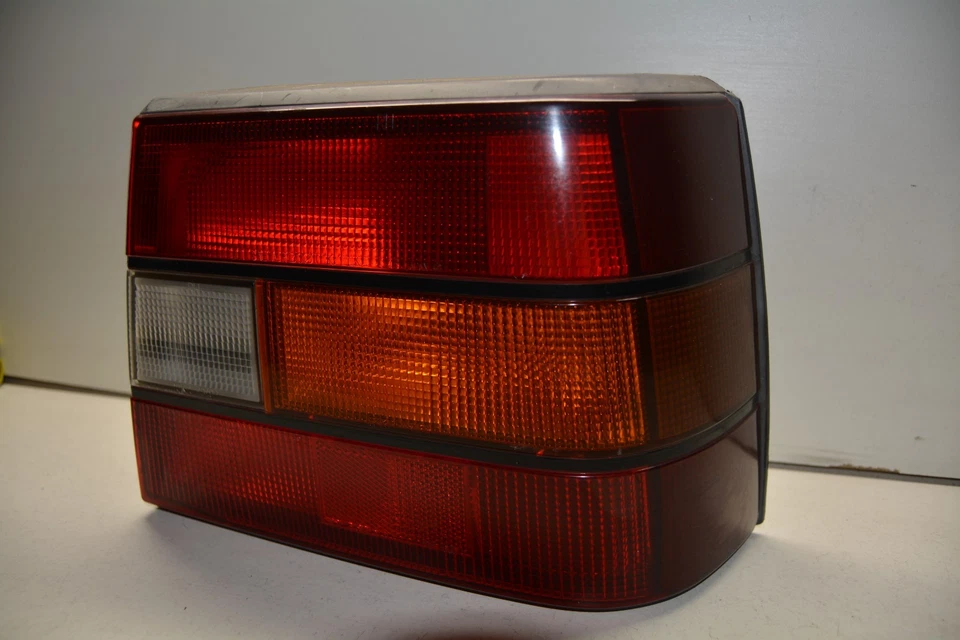 CHEVROLET GRO SPECTRUM 1985-1986 LUZ TRASERA DERECHA OEM, 166-58105A Foto 2 de 4