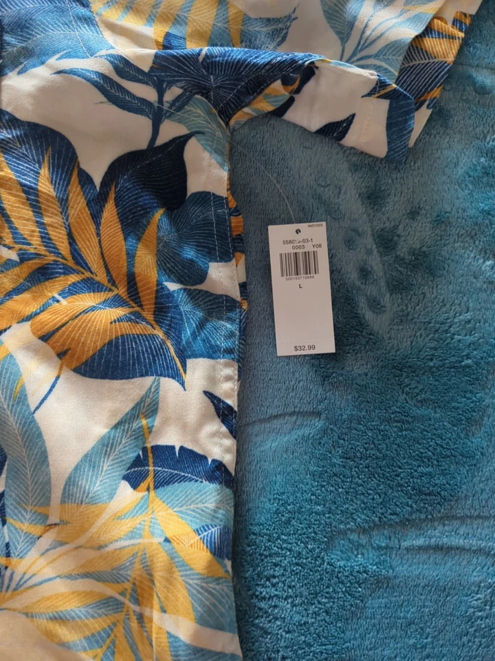 Old Navy Men's Short Sleeve Hawaiian Shirt Button up, Large - New With Tag - Image 2 of 4