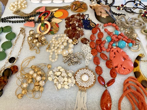 vintage costume jewelry novelty beaded necklaces bundle lot of 45+ pieces #6