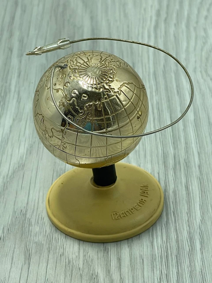 老式1961年苏联人造卫星东方太空火箭加加林宇宙太空纪念品 — 第 3/4 张图片