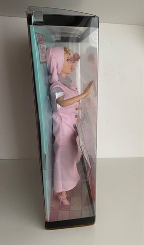 2008 Lucy & Ethel Dolls I Love Lucy Job Switching Barbie Doll Pink Label NRFB - Picture 6 of 8