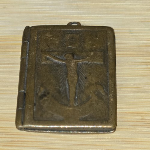 Raro antico medaglione cattolico tascabile santuario. Ciondolo libro in miniatura in ottone con cerniera - Foto 15 di 20