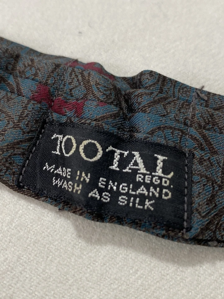 Ascot geométrico verde TOTAL. M en Inglaterra. Ec Foto 3 de 3