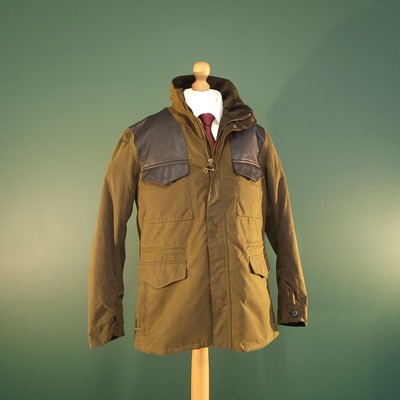 Barbour x Land Rover Traveller Wachsjacke Herren Large Olivgrün Leder Schulter